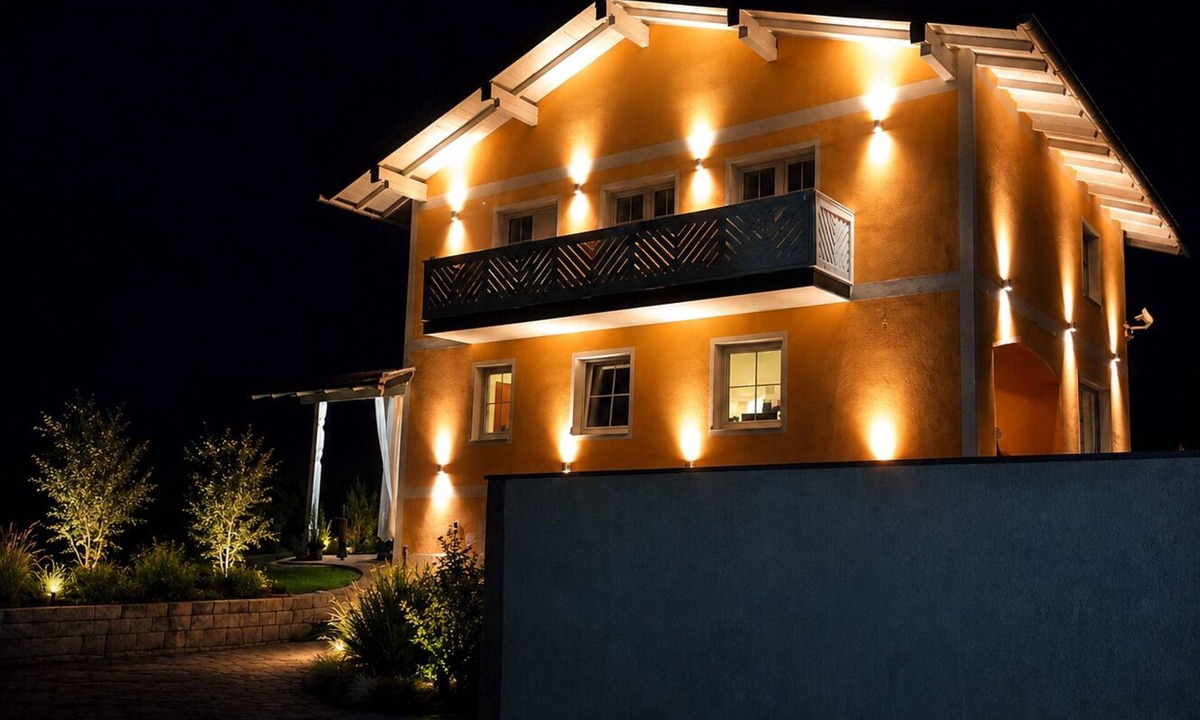 Seekirchen am Wallersee Apartment | Spacious 2-bedroom Apartment with Kitchen and Livingroo north of Salzburg City