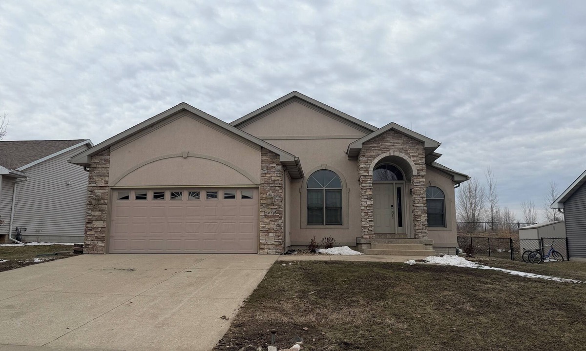 Cedar Falls House | Spacious 5-bedroom house in peaceful Cedar Falls with newly finished basement
