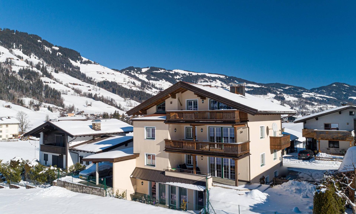 Westendorf Apartment | Spacious apartment in Westendorf with ski lift at 500 m