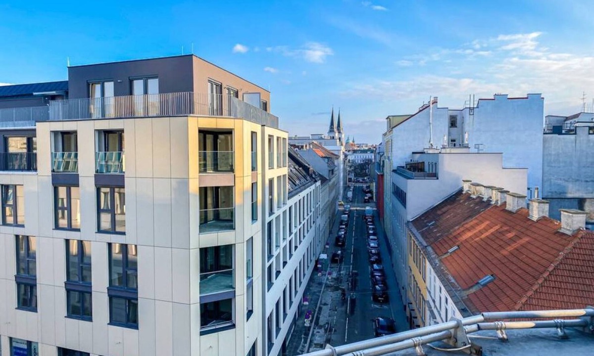 Favoriten House | Stunning 12BR. Floor - Perfect for 24 People Group