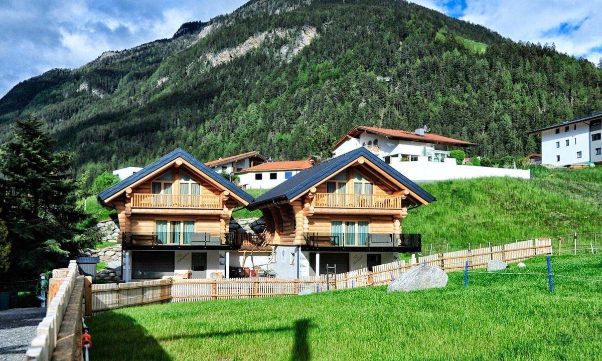 Pfunds Ski Chalet | Summit Lodges - Natural Retreat Pfunds - Yellowstone Lodge