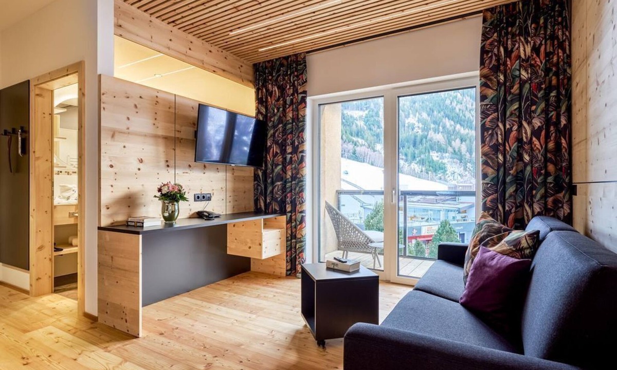 Jerzens House | Swiss stone pine suite with half board - Hotel Venetblick GmbH
