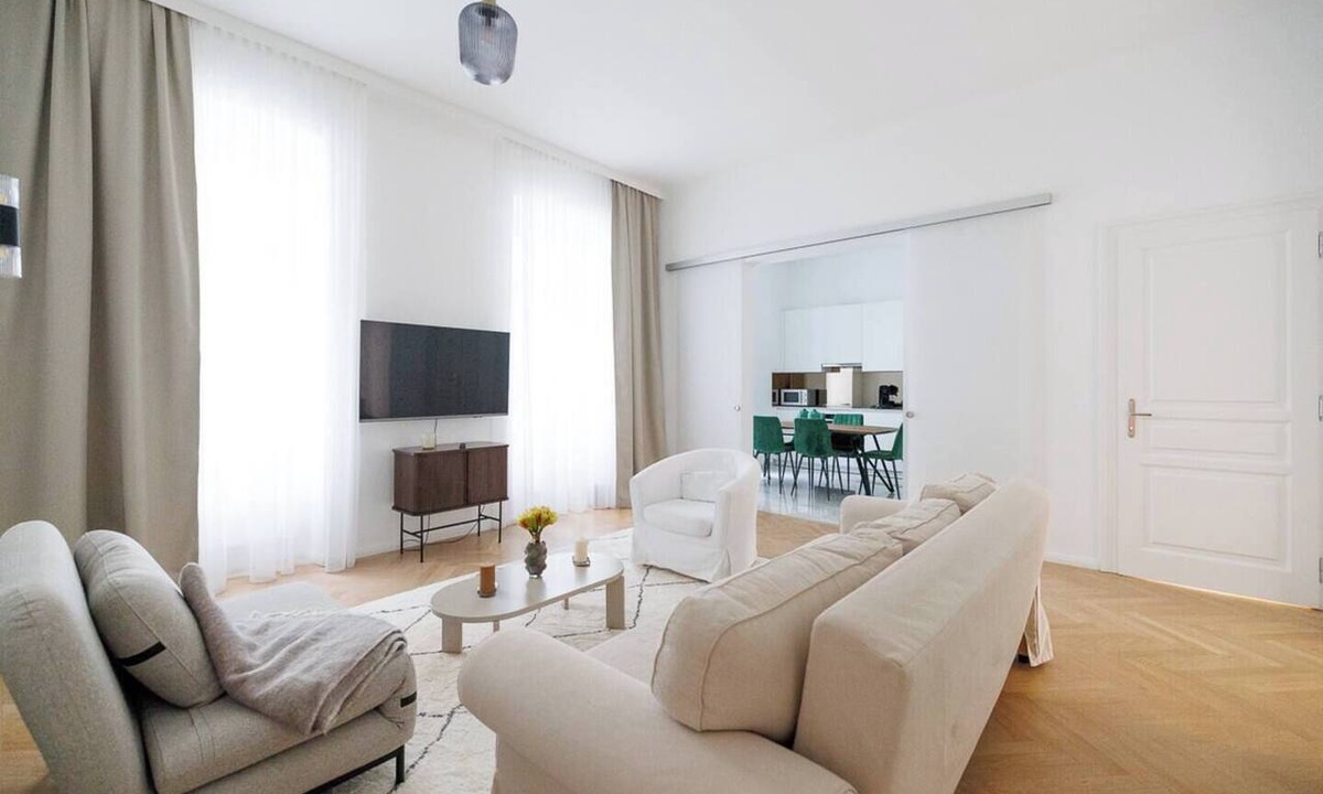 Weißgerber Apartment | Ultra Spacious 3-Bedroom 3-Bath Steps from Vienna's Historic Heart