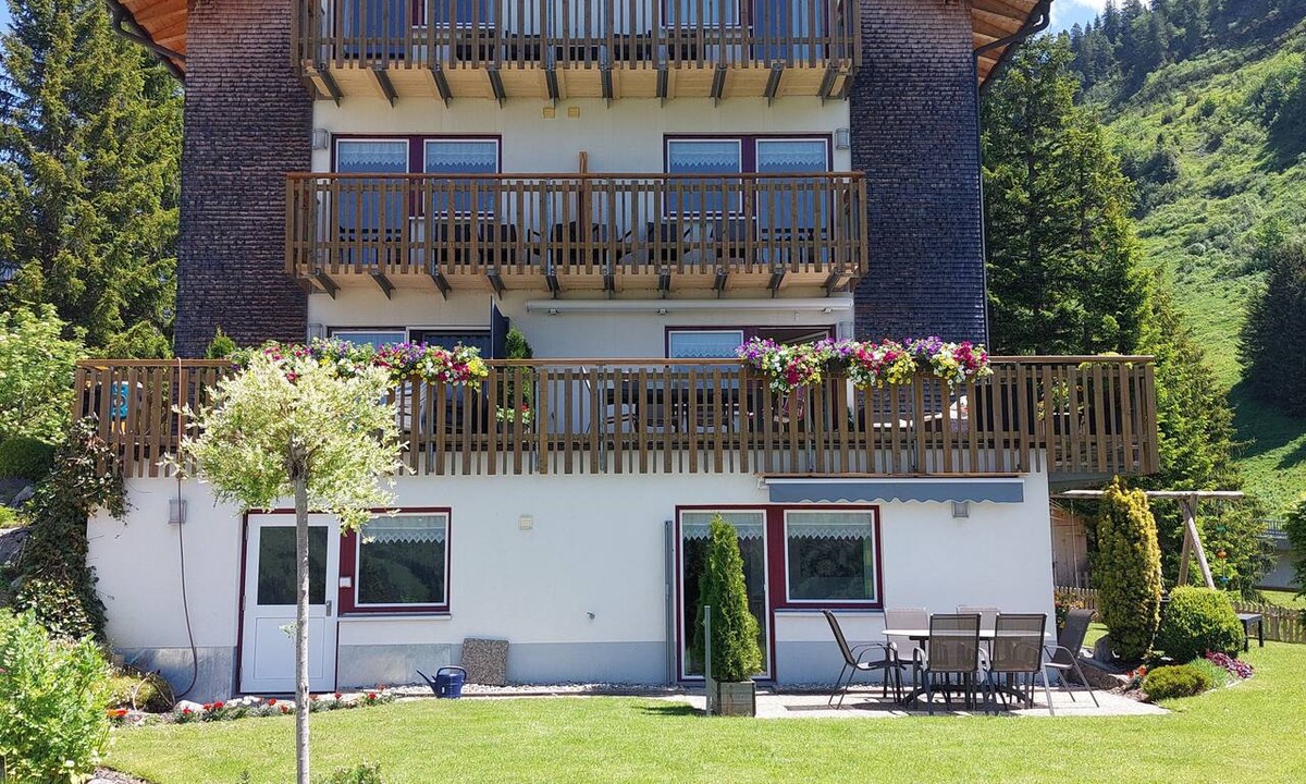 Schroecken Apartment | Unique mountain panorama, free WiFi, balcony, garden, lawn, playground