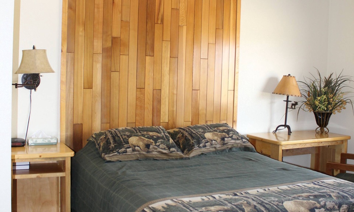 Mesa Hotel | Wagon Wheel Restaurant Bar and Motel