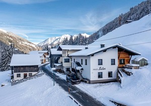 213 m² Apartment ∙ 8 bedrooms ∙ 20 guests
