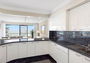 BEACHSIDE BEAUTY IN MANLY- PENTHOUSE APT 18 in Manly