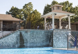 Beautiful studio unit at resort, sleeps 2 in Reeds Springs