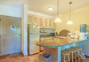 Clean, Immaculate Beachfront 2nd Floor Condo #17 at Nautibeach in Isla Mujeres