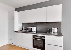 Deluxe Favoriten 1BR w/Gym & Elevator, steps to Metro, by Blueground