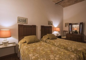 Experience a breathtaking vacation in a castle, restaurant, stunning views in Proceno
