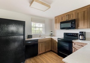 FLASH SALE! Family-Friendly Condo Minutes from Theme Parks w/ Resort Waterpark & Mini Golf in Winter Garden