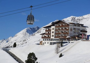Hotel ∙ Single room, shower and bath, toilet, balcony
