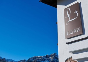Hotel ∙ Single room, shower and bath, toilet, balcony