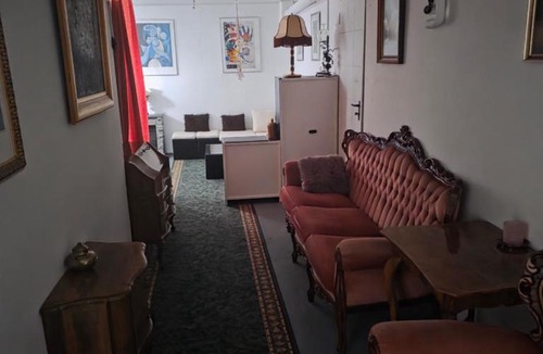 Klosterneuburg Apartment | Уютная пещера
