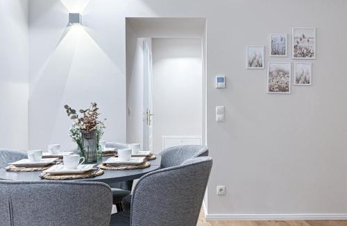 Rudolfsheim-Funfhaus Apartment | 1 BDR - Apartment Emerald, right near Schönbrunn Palace