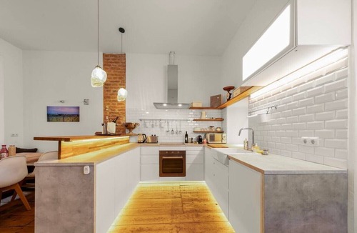 Schottenfeld Apartment | 1 BR Apartment in Neubau, 8 min city center, AC