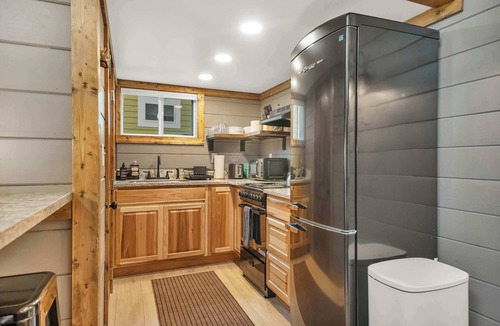 Lookout Valley Neighborhood Association Cabin | 3 Cabins, Sleeps 18 - Private Hot Tubs, Near Chatt