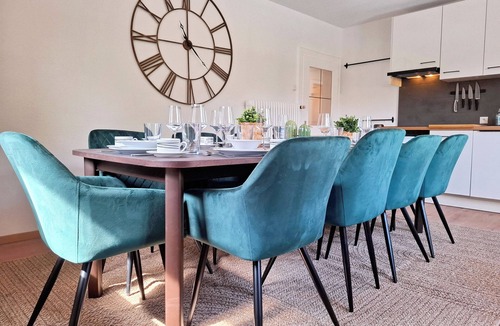 Bregenz Apartment | 5-bedroom Family and Group apartment with WiFi and AC in Bregenz