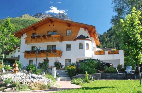 Pettneu am Arlberg Apartment | 62 m² Apartment ∙ 2 bedrooms ∙ 6 guests