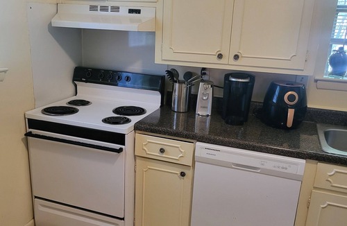 Hannon Park Condo | A charming 2 bedroom condo in the historic district of downtown Mobile.