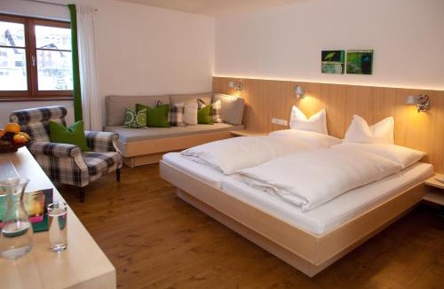 Lech am Arlberg Hotel | Alpina Lech - Your home from home