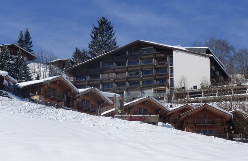 Maria Alm am Steinernen Meer Apartment | Alpine apartment with mountain views, pool & close to the ski slopes