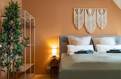 Graz City Centre Apartment | Altstadt Suite Jakominiplatz - 2BR, Lift & Free Parking by HERO HOMES Graz
