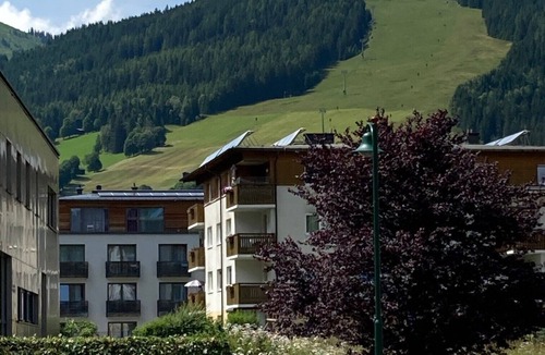 Saalbach Apartment | Apartment 'Somski Saalbach' with Mountain View, Private Terrace and Wi-Fi