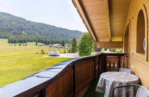 Leutasch Apartment | Apartment "Enzian 2" with Mountain View, Balcony & Wi-Fi
