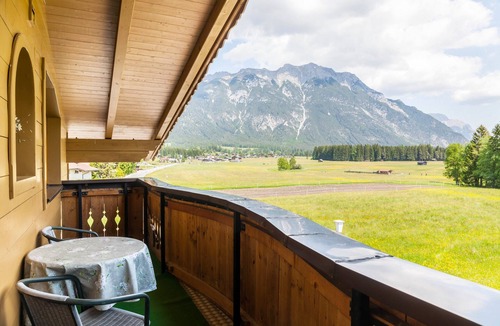 Leutasch Apartment | Apartment "Enzian 2" with Mountain View, Balcony & Wi-Fi
