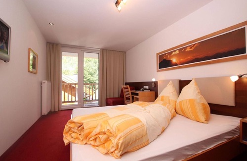 Kappl Apartment | Apartment in Kappl with Private Parking and Mountain View