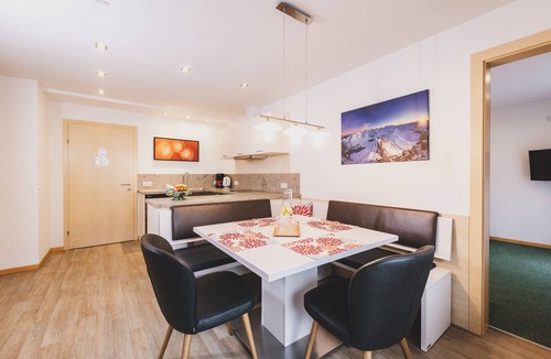Kaprun Apartment | Apartment 'Nr 12 Haus Voglreiter' with Mountain View, Shared Garden and Wi-Fi