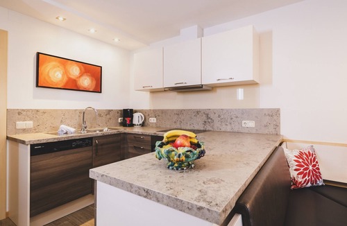 Kaprun Apartment | Apartment 'Nr 12 Haus Voglreiter' with Mountain View, Shared Garden and Wi-Fi
