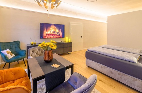 Gmuend in Kaernten Apartment | Apartments "Gasthof Alte Post Top 1 Top 4 Combo" – 2 Suites with Wi-Fi