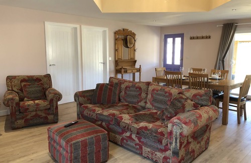 Bury St Edmunds Cabin | Barn Owl Lodge with private hot tub - Adult Guests only