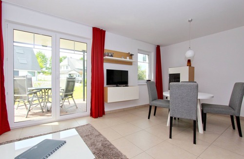 Lobbe Apartment | Beachfront apartment with terrace, use of swimming pool and sauna - Rex Rugia H-1010