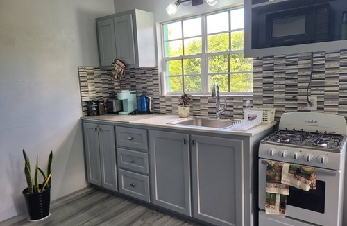 Jennings Apartment | Beautiful 1-bedroom AC apartment in the peaceful village of Jennings, Antigua