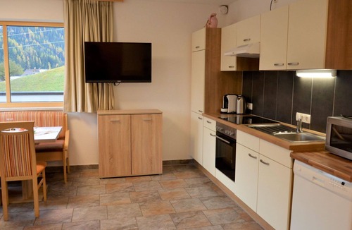 Sankt Anton am Arlberg Villa | Beautiful apartment in villa for 3 guests with WIFI, TV, balcony, pets allowed and panoramic view