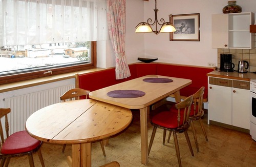 Pfunds Apartment | Beautiful apartment for 8 guests with WIFI, TV, balcony and pets allowed