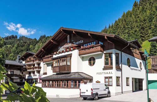 Dienten am Hochkoenig Apartment | Beautiful apartment for 4 people with WIFI, TV, balcony and pets allowed