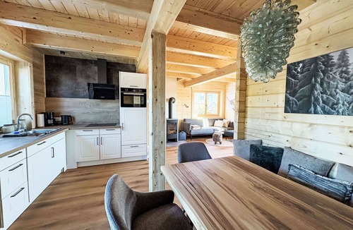 Albeck House | Beautiful private villa for 8 guests with WIFI, TV, terrace, pets allowed and panoramic view