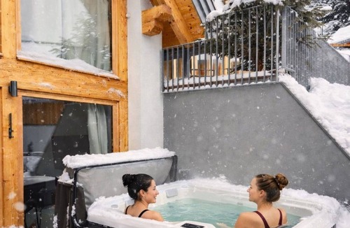 Schonberg House | Beautiful private villa for 8 people with TV, terrace and pets allowed