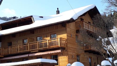 Tannheim House | Bio-Bauernhof Waldesruh mit Hofladen