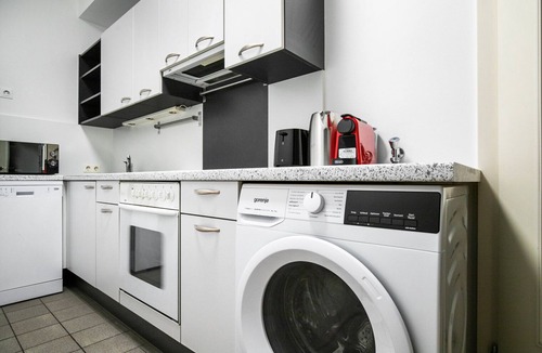 Stuwerviertel Apartment | Blueground | Leopoldstadt, balcony, nr Prater