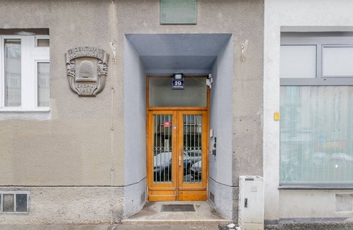 Wieden Apartment | Blueground | Wieden, washer/dryer, nr Karlskirche