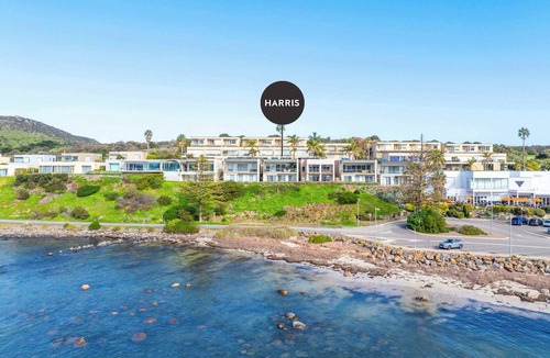 Encounter Bay Villa | BOOK 3, PAY FOR 2 NIGHTS The Bluff Villa 4-121 Franklin Pde Encounter Bay