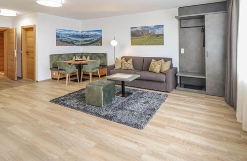 Innsbruck Apartment | Bright, stylishly furnished vacation apartment with a view of the mountains.