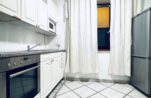 Meidling Apartment | Budget Friendly House with Garden for 14 Guests