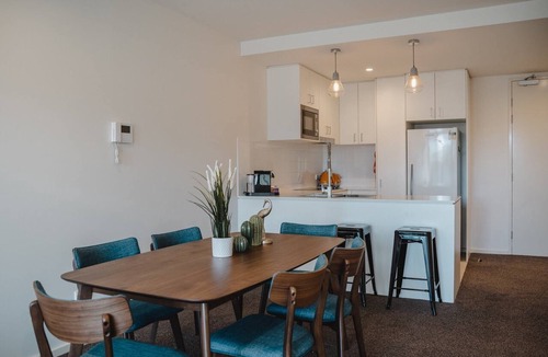Braddon Apartment | Central 1-Bed with Balcony, Rooftop BBQ & Parking